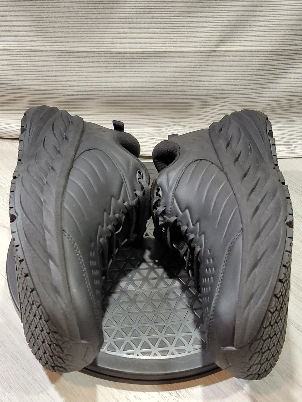 NEW HOKA Mens Bondi SR Heavy Duty Water Resistant Triple Black Leather Shoes M12